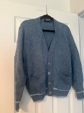 100% wool Jantzen Men’s Heathered Blue Button-Front Cardigan with Contrast Trim